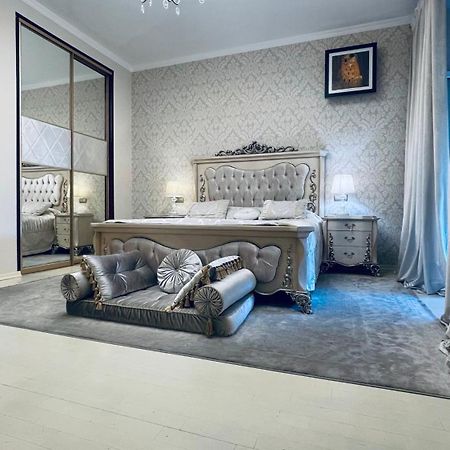 Luxury Design Apartments In The Center Of Kiev Exterior photo