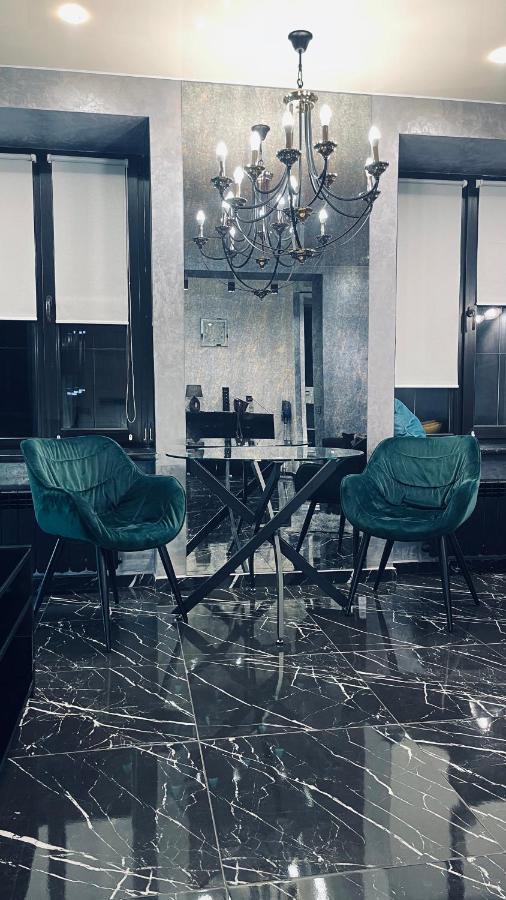 Luxury Design Apartments In The Center Of Kiev Exterior photo