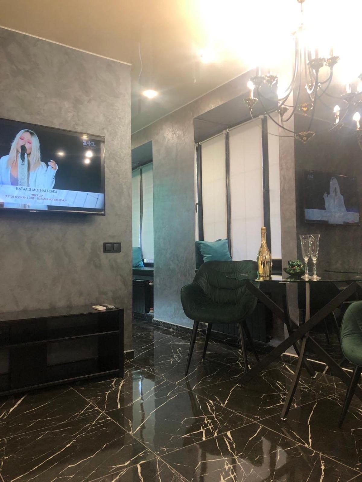 Luxury Design Apartments In The Center Of Kiev Exterior photo